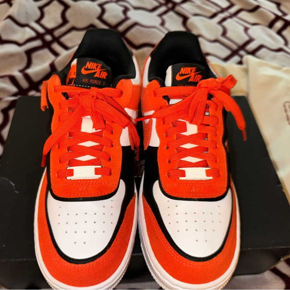 Nike burnt orange shoes lightly worn